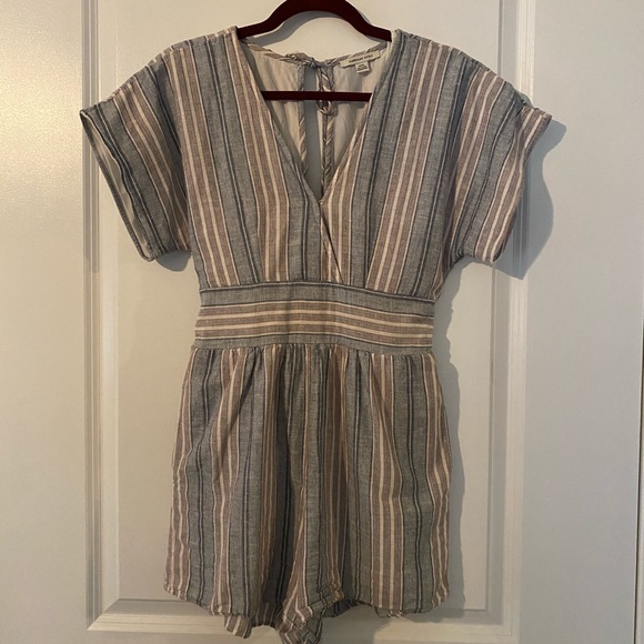 kimono sleeve romper - Picture 2 of 5